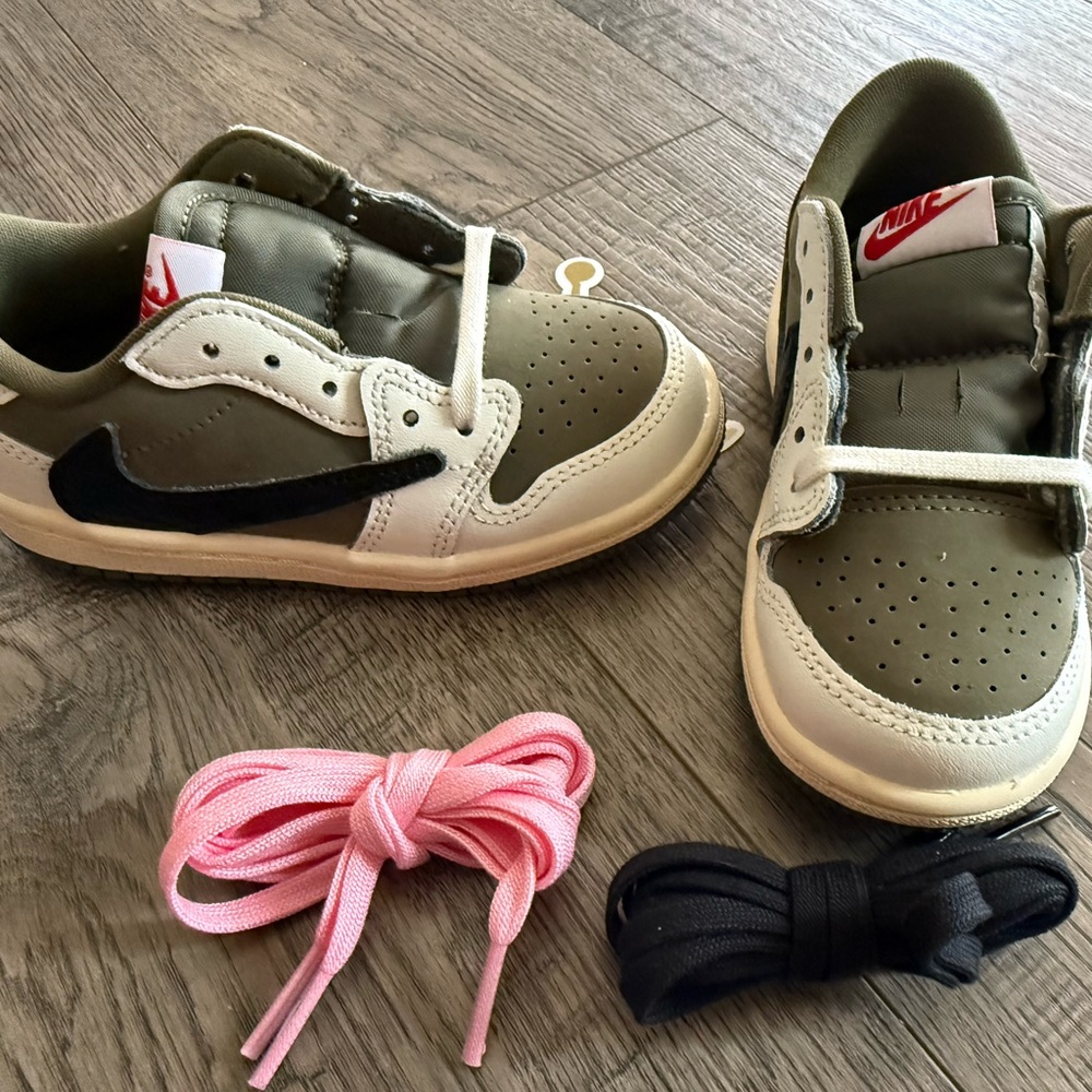 Nike Travis Scott Medium Olive Kids 8C BNIB Olive and White Sneakers